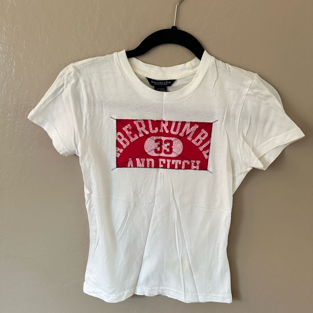 Vintage Y2K Abercrombie & Fitch White and Red Graphic Stitch Tee